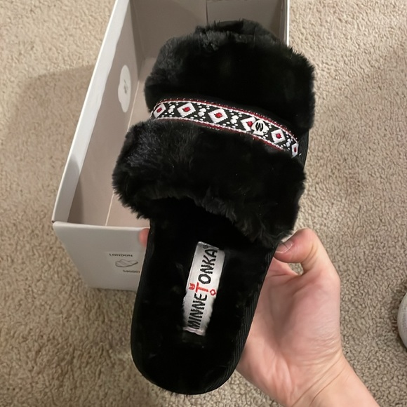 NEW Minnetonka Women's Faux Fur London Slide Slipper - Picture 2 of 4